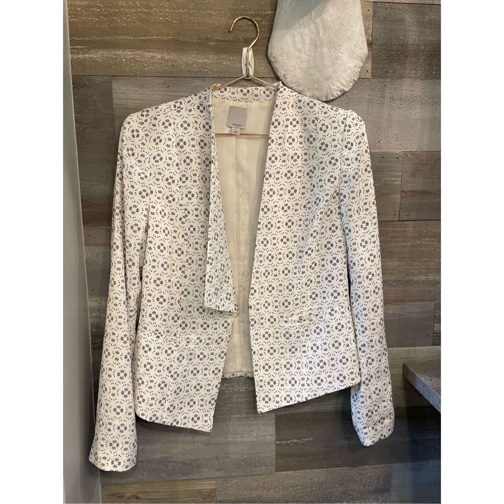 Halogen S white lightweight asymmetrical front open circle pattern lined blazer